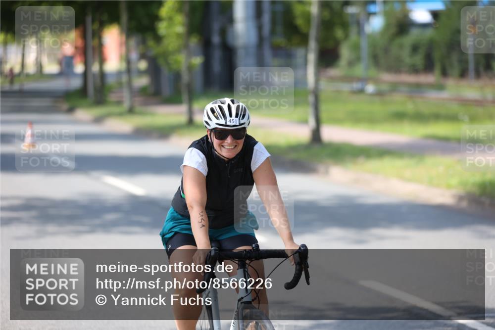 10.08.2025 - GEWOBA Citytriathlon Bremen Yannick Fuchs http://msf.ph/oto/8566226 10.08.2025 14:55:07 Radfahren 284, 335, 357, 375, 424, 430, 450, 451, 511, 524 meine-sportfotos.de