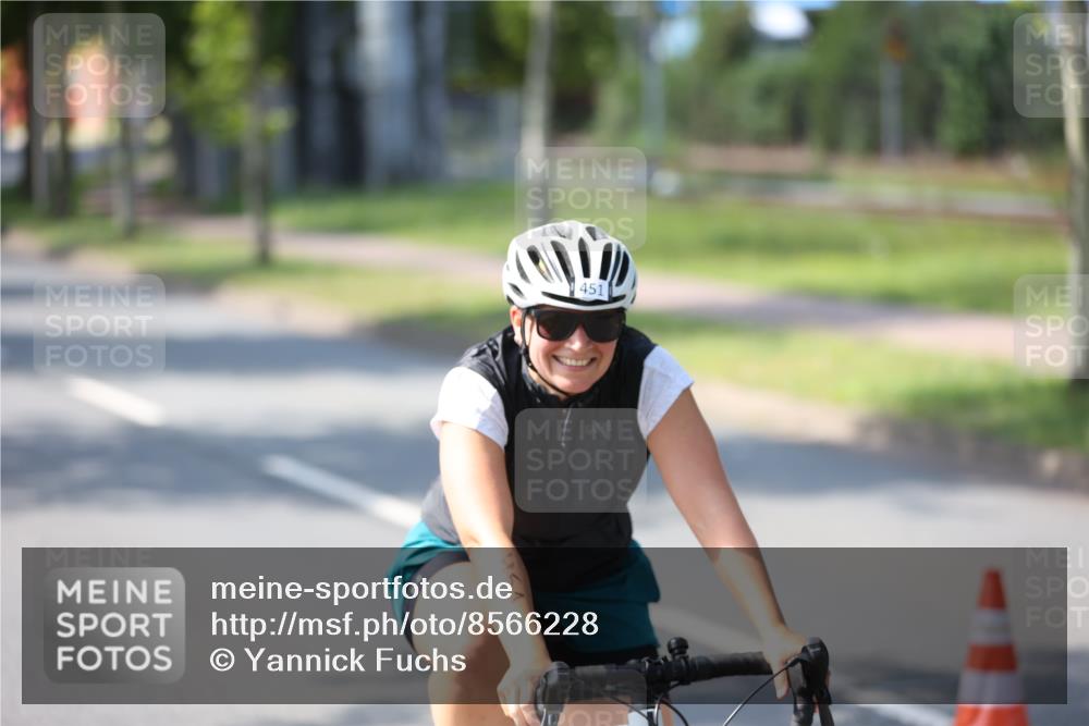 10.08.2025 - GEWOBA Citytriathlon Bremen Yannick Fuchs http://msf.ph/oto/8566228 10.08.2025 14:55:08 Radfahren 284, 335, 357, 375, 424, 430, 450, 451, 511, 524 meine-sportfotos.de