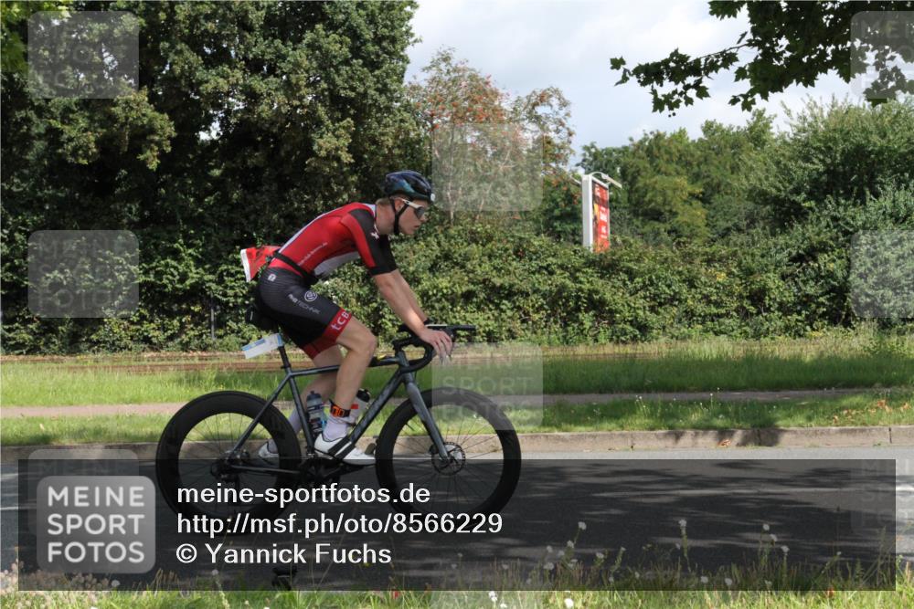 10.08.2025 - GEWOBA Citytriathlon Bremen Yannick Fuchs http://msf.ph/oto/8566229 10.08.2025 12:14:57 Radfahren 551, 627, 635, 657, 736, 753, 826, 857, 895, 897, 959, 1011, 1020 meine-sportfotos.de