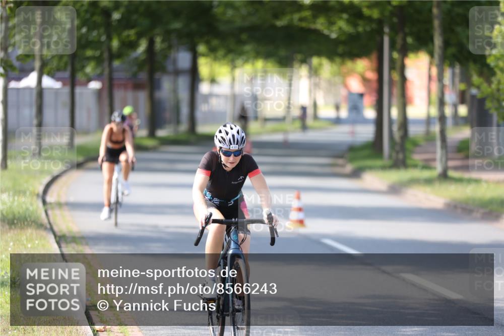 10.08.2025 - GEWOBA Citytriathlon Bremen Yannick Fuchs http://msf.ph/oto/8566243 10.08.2025 14:55:13 Radfahren 284, 357, 375, 424, 430, 443, 450, 451, 511, 524 meine-sportfotos.de