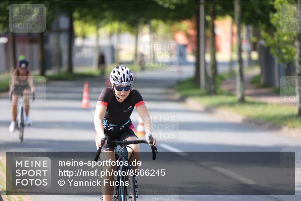 10.08.2025 - GEWOBA Citytriathlon Bremen Yannick Fuchs http://msf.ph/oto/8566245 10.08.2025 14:55:13 Radfahren 284, 357, 375, 424, 430, 443, 450, 451, 511, 524 meine-sportfotos.de