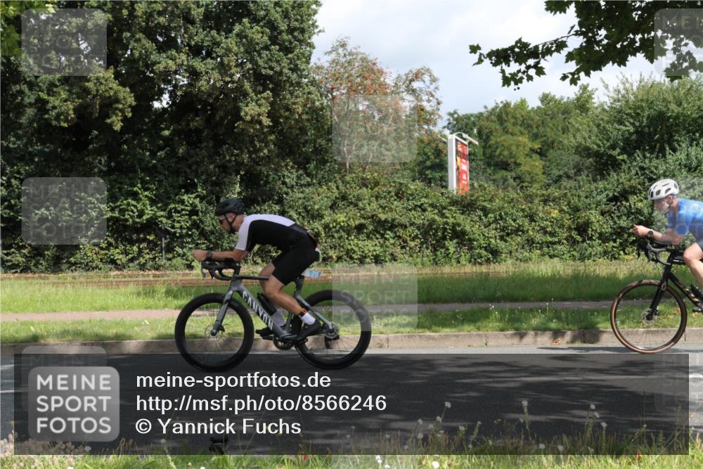 10.08.2025 - GEWOBA Citytriathlon Bremen Yannick Fuchs http://msf.ph/oto/8566246 10.08.2025 12:15:01 Radfahren 551, 564, 627, 635, 657, 753, 826, 852, 857, 895, 897, 959, 1011, 1020 meine-sportfotos.de