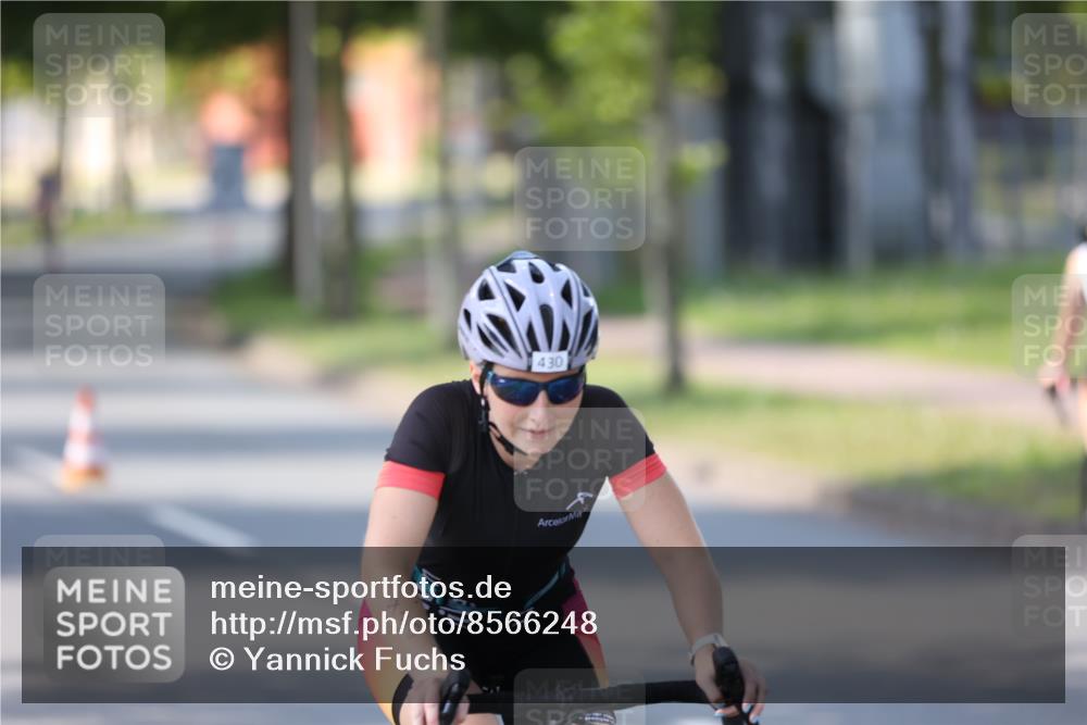10.08.2025 - GEWOBA Citytriathlon Bremen Yannick Fuchs http://msf.ph/oto/8566248 10.08.2025 14:55:14 Radfahren 284, 375, 424, 430, 443, 450, 451, 511, 524 meine-sportfotos.de