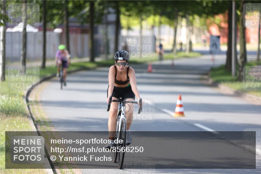 10.08.2025 - GEWOBA Citytriathlon Bremen Yannick Fuchs http://msf.ph/oto/8566250 10.08.2025 14:55:15 Radfahren 284, 424, 430, 443, 450, 451, 465, 511, 524 meine-sportfotos.de