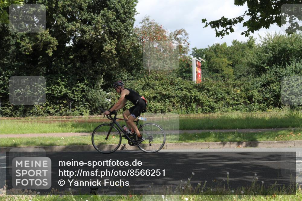 10.08.2025 - GEWOBA Citytriathlon Bremen Yannick Fuchs http://msf.ph/oto/8566251 10.08.2025 12:15:03 Radfahren 551, 564, 627, 635, 657, 753, 826, 852, 857, 895, 897, 947, 959, 1011, 1020 meine-sportfotos.de