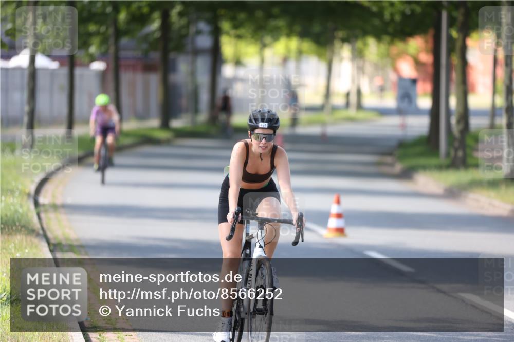 10.08.2025 - GEWOBA Citytriathlon Bremen Yannick Fuchs http://msf.ph/oto/8566252 10.08.2025 14:55:15 Radfahren 284, 424, 430, 443, 450, 451, 465, 511, 524 meine-sportfotos.de