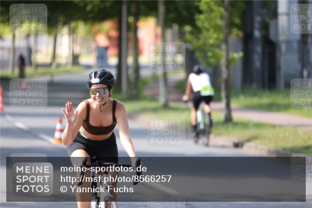10.08.2025 - GEWOBA Citytriathlon Bremen Yannick Fuchs http://msf.ph/oto/8566257 10.08.2025 14:55:15 Radfahren 284, 424, 430, 443, 450, 451, 465, 511, 524 meine-sportfotos.de