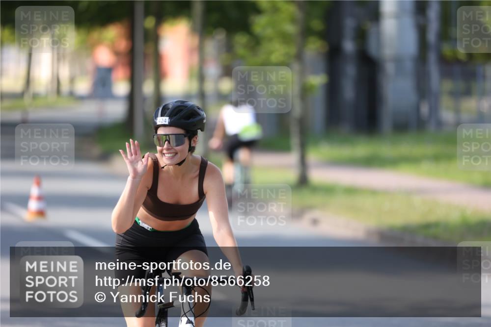 10.08.2025 - GEWOBA Citytriathlon Bremen Yannick Fuchs http://msf.ph/oto/8566258 10.08.2025 14:55:16 Radfahren 284, 424, 430, 443, 450, 451, 465, 511, 524 meine-sportfotos.de