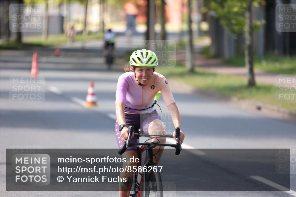 10.08.2025 - GEWOBA Citytriathlon Bremen Yannick Fuchs http://msf.ph/oto/8566267 10.08.2025 14:55:19 Radfahren 284, 424, 430, 443, 465, 511, 524, 530 meine-sportfotos.de
