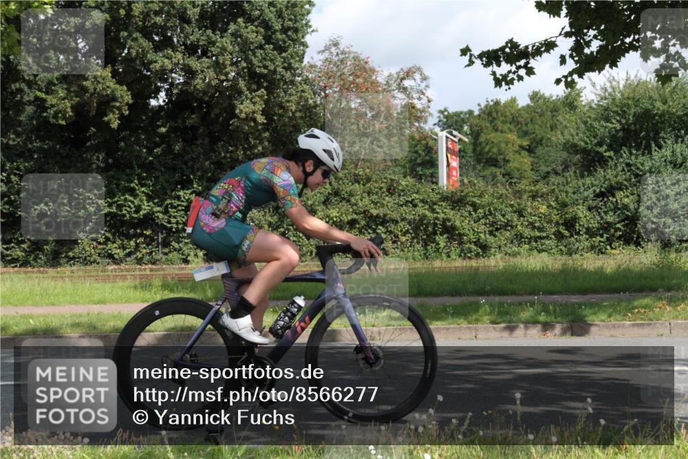 10.08.2025 - GEWOBA Citytriathlon Bremen Yannick Fuchs http://msf.ph/oto/8566277 10.08.2025 12:15:13 Radfahren 564, 591, 643, 753, 852, 876, 947, 959, 1011 meine-sportfotos.de