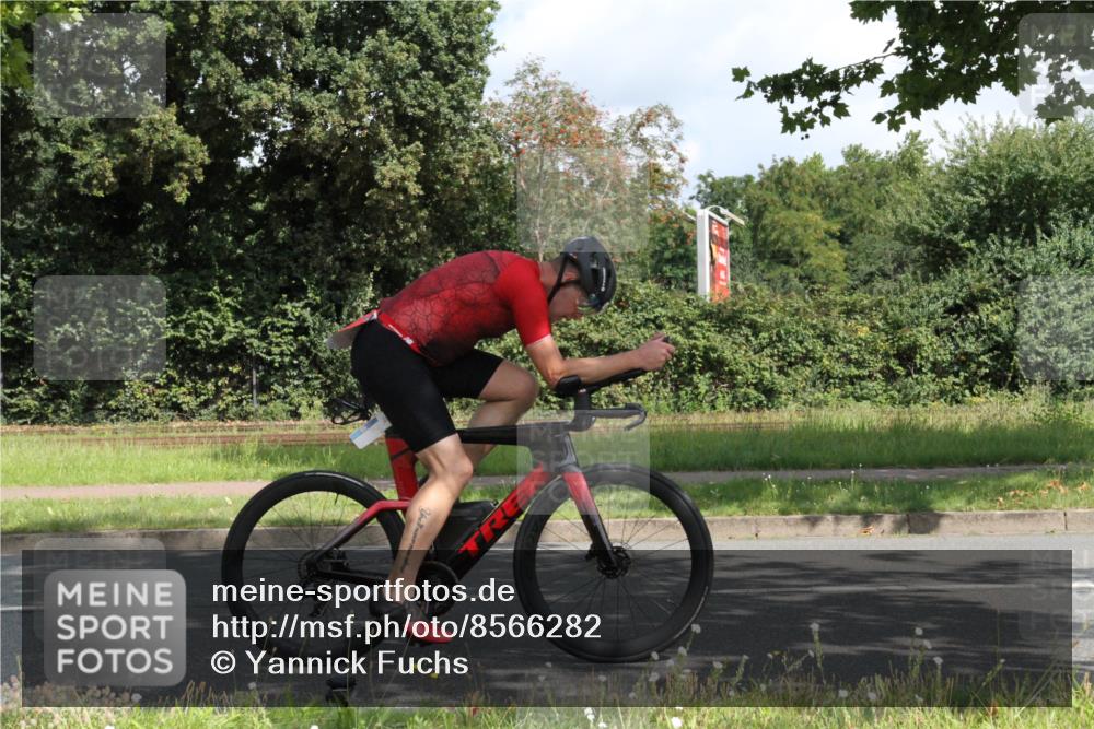 10.08.2025 - GEWOBA Citytriathlon Bremen Yannick Fuchs http://msf.ph/oto/8566282 10.08.2025 12:15:18 Radfahren 564, 591, 643, 753, 852, 858, 876, 947, 959, 1011 meine-sportfotos.de
