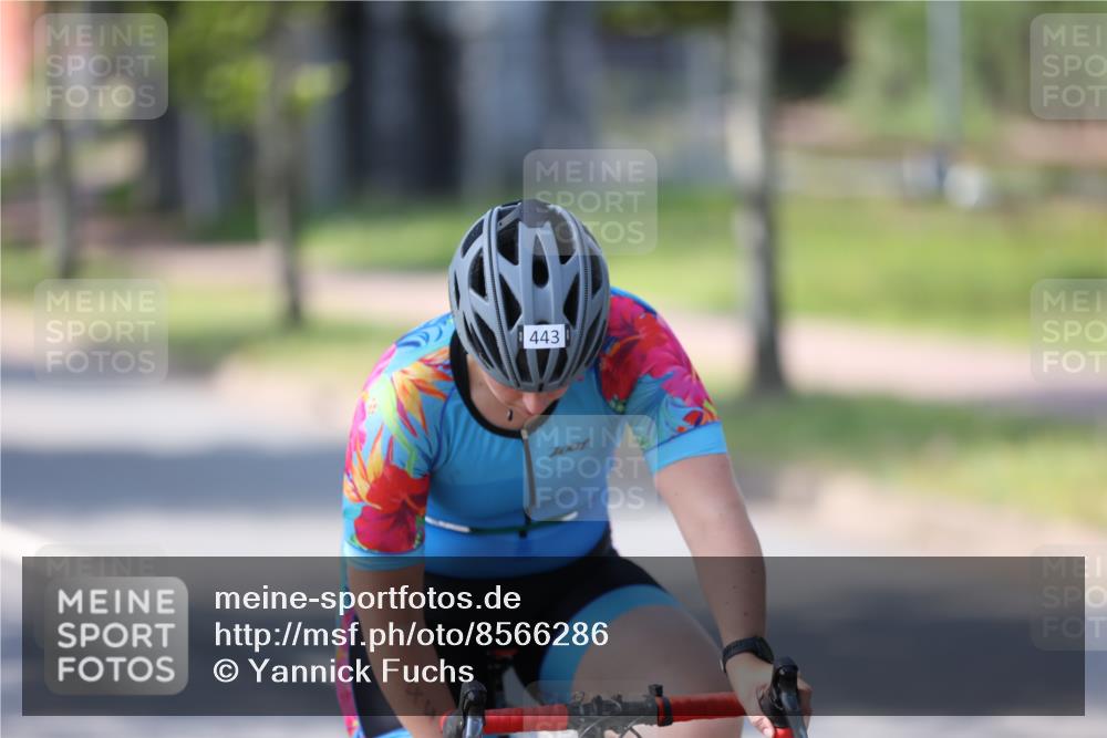 10.08.2025 - GEWOBA Citytriathlon Bremen Yannick Fuchs http://msf.ph/oto/8566286 10.08.2025 14:55:27 Radfahren 284, 443, 465, 511, 530 meine-sportfotos.de