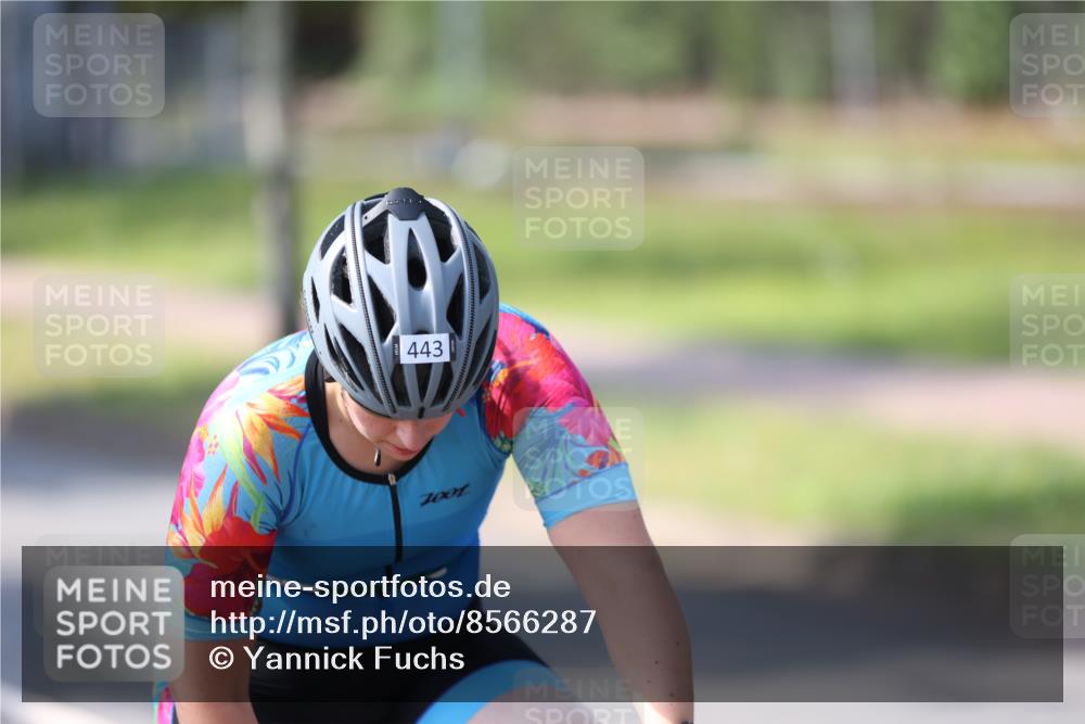 10.08.2025 - GEWOBA Citytriathlon Bremen Yannick Fuchs http://msf.ph/oto/8566287 10.08.2025 14:55:28 Radfahren 284, 364, 443, 465, 511, 530 meine-sportfotos.de