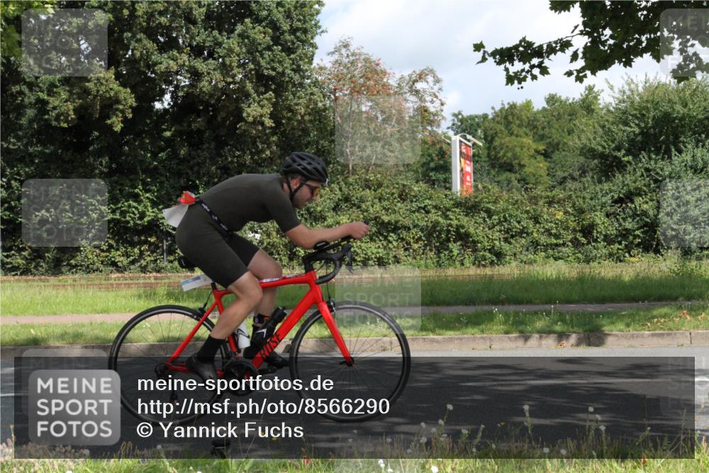 10.08.2025 - GEWOBA Citytriathlon Bremen Yannick Fuchs http://msf.ph/oto/8566290 10.08.2025 12:15:24 Radfahren 564, 591, 643, 834, 852, 858, 876, 947 meine-sportfotos.de