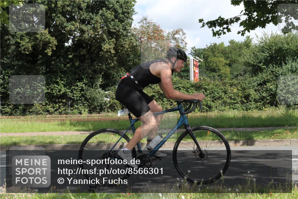 10.08.2025 - GEWOBA Citytriathlon Bremen Yannick Fuchs http://msf.ph/oto/8566301 10.08.2025 12:15:40 Radfahren 626, 641, 682, 834, 836, 839, 840, 858, 1016 meine-sportfotos.de
