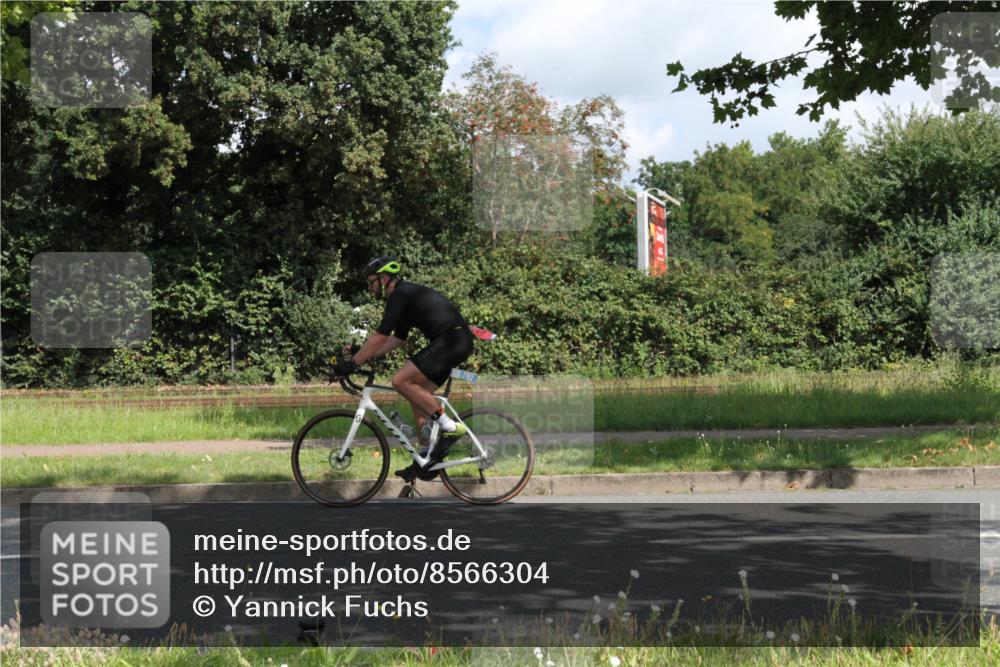 10.08.2025 - GEWOBA Citytriathlon Bremen Yannick Fuchs http://msf.ph/oto/8566304 10.08.2025 12:15:41 Radfahren 626, 641, 682, 715, 834, 836, 839, 840, 858, 859, 1016 meine-sportfotos.de