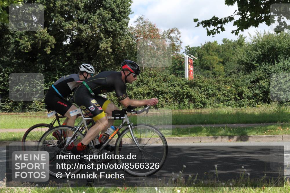 10.08.2025 - GEWOBA Citytriathlon Bremen Yannick Fuchs http://msf.ph/oto/8566326 10.08.2025 12:15:49 Radfahren 600, 626, 641, 682, 686, 707, 715, 824, 836, 839, 840, 859, 891, 1016, 1022 meine-sportfotos.de