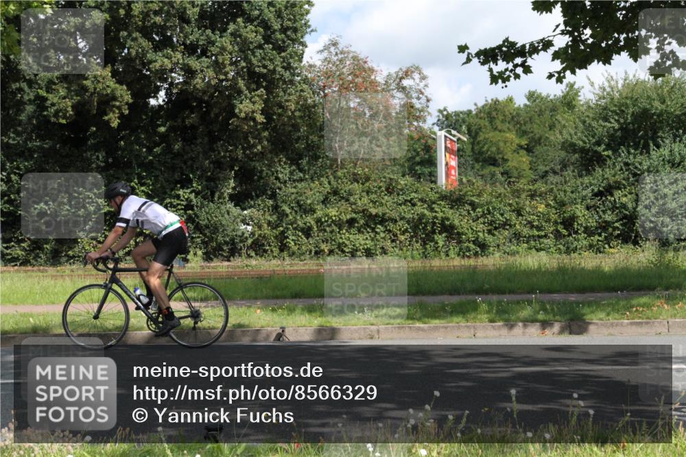 10.08.2025 - GEWOBA Citytriathlon Bremen Yannick Fuchs http://msf.ph/oto/8566329 10.08.2025 12:15:51 Radfahren 600, 626, 641, 682, 686, 707, 715, 824, 836, 839, 840, 859, 891, 1016, 1022 meine-sportfotos.de