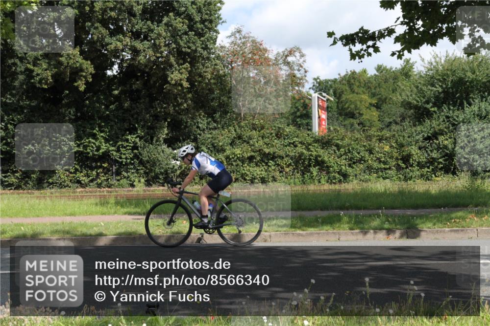10.08.2025 - GEWOBA Citytriathlon Bremen Yannick Fuchs http://msf.ph/oto/8566340 10.08.2025 12:15:52 Radfahren 600, 626, 641, 682, 686, 707, 715, 824, 836, 839, 840, 859, 891, 1016, 1022 meine-sportfotos.de