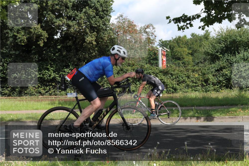 10.08.2025 - GEWOBA Citytriathlon Bremen Yannick Fuchs http://msf.ph/oto/8566342 10.08.2025 12:15:53 Radfahren 600, 626, 654, 682, 686, 707, 715, 824, 836, 839, 840, 859, 891, 1016, 1022 meine-sportfotos.de