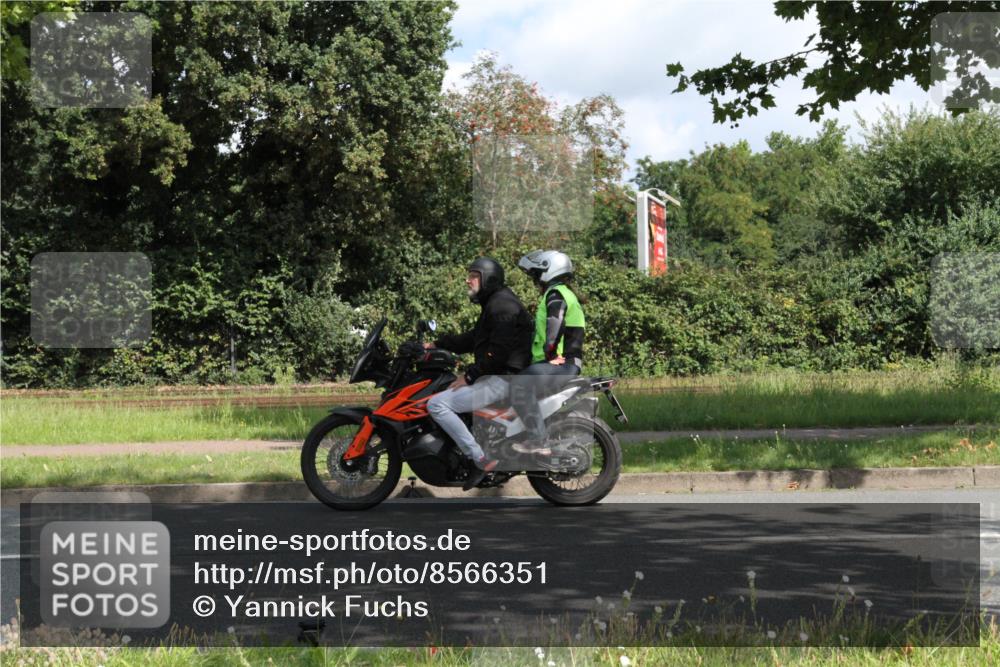 10.08.2025 - GEWOBA Citytriathlon Bremen Yannick Fuchs http://msf.ph/oto/8566351 10.08.2025 12:15:55 Radfahren 600, 626, 654, 682, 686, 707, 715, 824, 836, 839, 840, 859, 891, 1016, 1022 meine-sportfotos.de