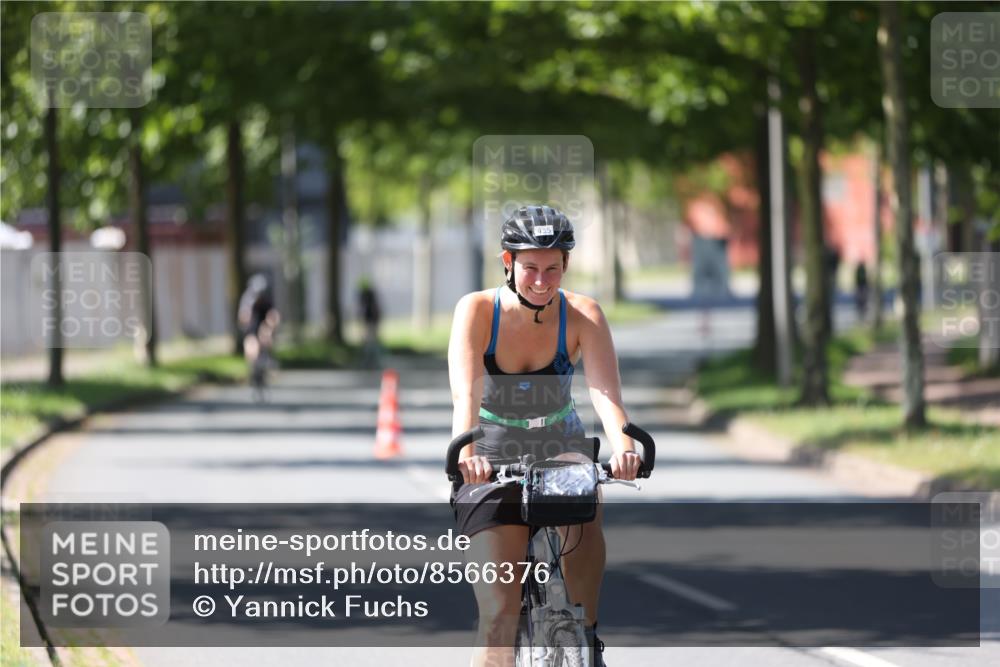 10.08.2025 - GEWOBA Citytriathlon Bremen Yannick Fuchs http://msf.ph/oto/8566376 10.08.2025 14:57:01 Radfahren 299, 388, 414, 435 meine-sportfotos.de