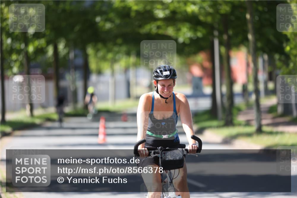 10.08.2025 - GEWOBA Citytriathlon Bremen Yannick Fuchs http://msf.ph/oto/8566378 10.08.2025 14:57:01 Radfahren 299, 388, 414, 435 meine-sportfotos.de