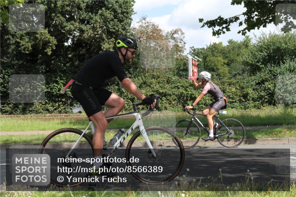 10.08.2025 - GEWOBA Citytriathlon Bremen Yannick Fuchs http://msf.ph/oto/8566389 10.08.2025 12:16:37 Radfahren 567, 742, 768, 783, 843, 902, 915, 1035, 1039 meine-sportfotos.de