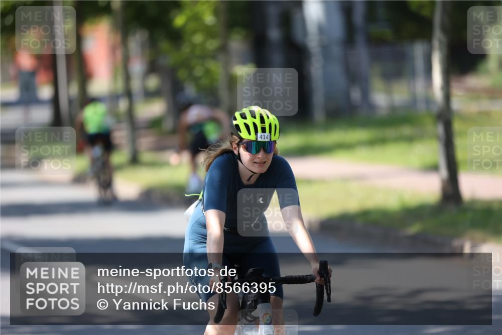 10.08.2025 - GEWOBA Citytriathlon Bremen Yannick Fuchs http://msf.ph/oto/8566395 10.08.2025 14:57:09 Radfahren 388, 414 meine-sportfotos.de