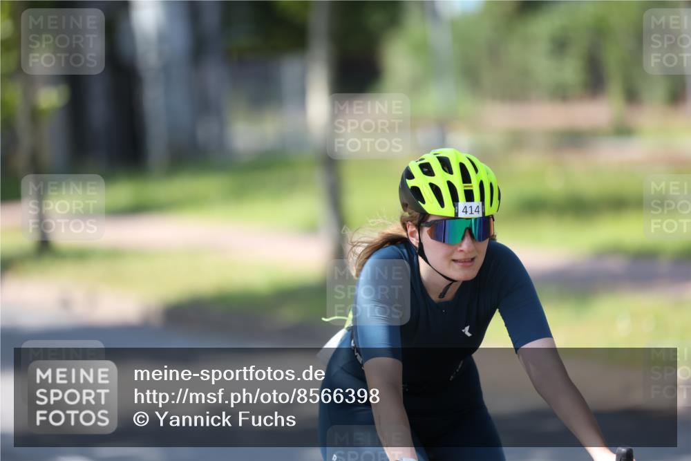 10.08.2025 - GEWOBA Citytriathlon Bremen Yannick Fuchs http://msf.ph/oto/8566398 10.08.2025 14:57:09 Radfahren 388, 414 meine-sportfotos.de