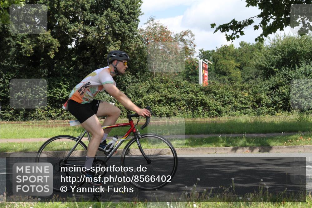 10.08.2025 - GEWOBA Citytriathlon Bremen Yannick Fuchs http://msf.ph/oto/8566402 10.08.2025 12:16:43 Radfahren 567, 742, 768, 783, 822, 843, 902, 915, 1010, 1035, 1039 meine-sportfotos.de