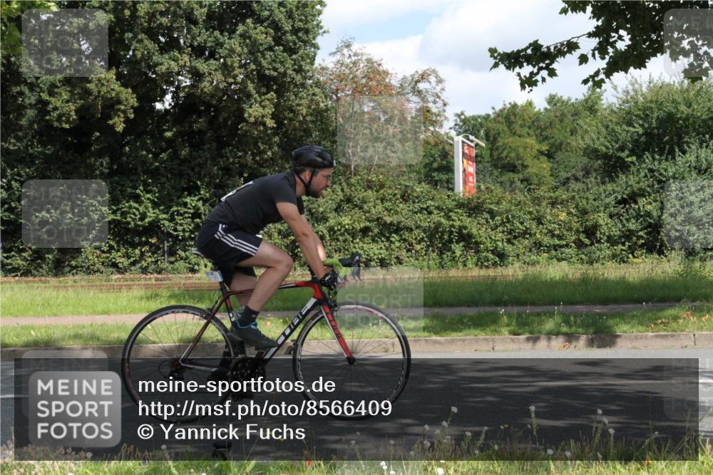 10.08.2025 - GEWOBA Citytriathlon Bremen Yannick Fuchs http://msf.ph/oto/8566409 10.08.2025 12:16:46 Radfahren 567, 742, 768, 783, 822, 843, 902, 915, 1010, 1035, 1039 meine-sportfotos.de