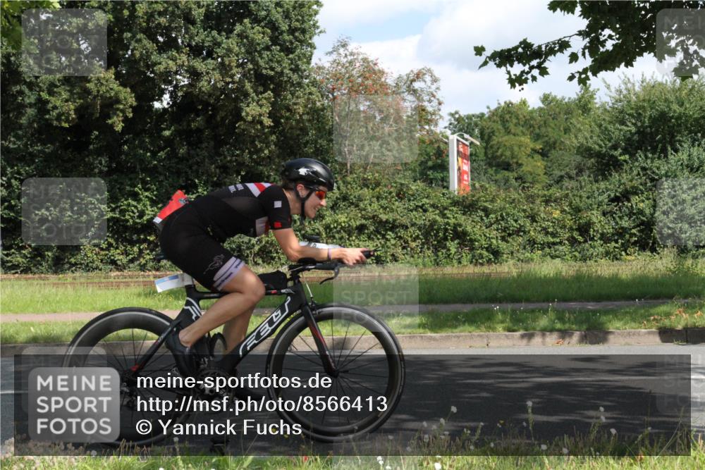10.08.2025 - GEWOBA Citytriathlon Bremen Yannick Fuchs http://msf.ph/oto/8566413 10.08.2025 12:16:49 Radfahren 567, 742, 783, 822, 843, 877, 902, 915, 1010, 1035, 1039 meine-sportfotos.de
