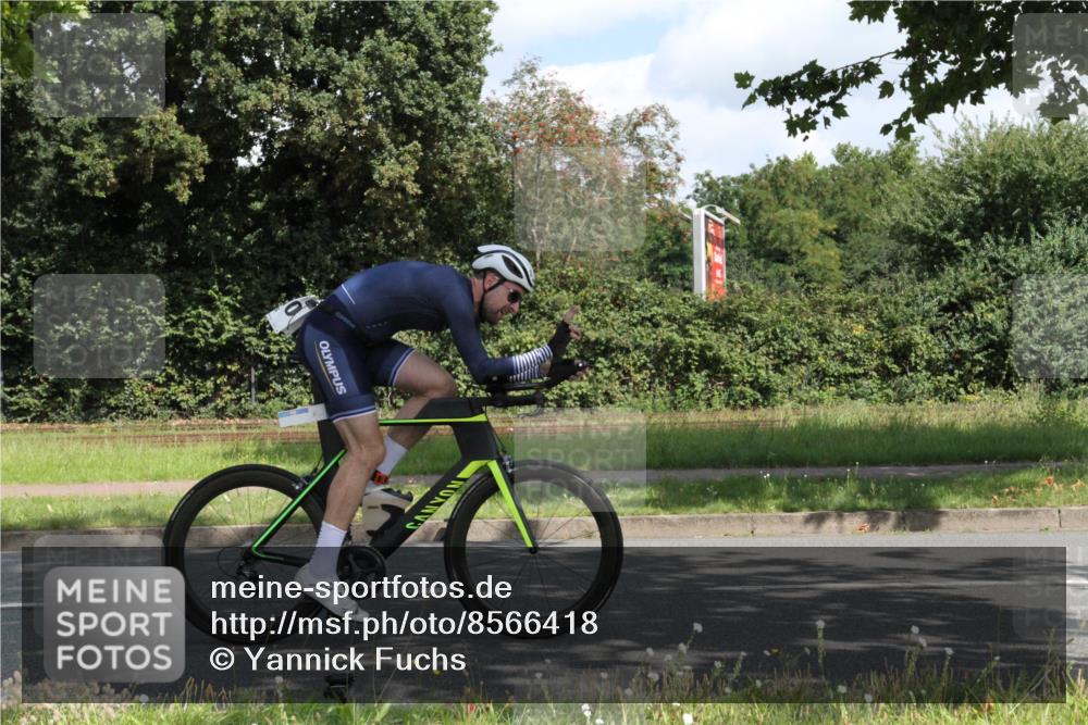 10.08.2025 - GEWOBA Citytriathlon Bremen Yannick Fuchs http://msf.ph/oto/8566418 10.08.2025 12:16:51 Radfahren 567, 783, 822, 877, 915, 1010, 1035, 1039 meine-sportfotos.de