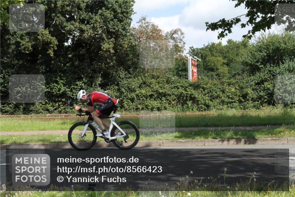 10.08.2025 - GEWOBA Citytriathlon Bremen Yannick Fuchs http://msf.ph/oto/8566423 10.08.2025 12:16:56 Radfahren 567, 783, 822, 877, 915, 1010, 1035, 1037, 1039 meine-sportfotos.de