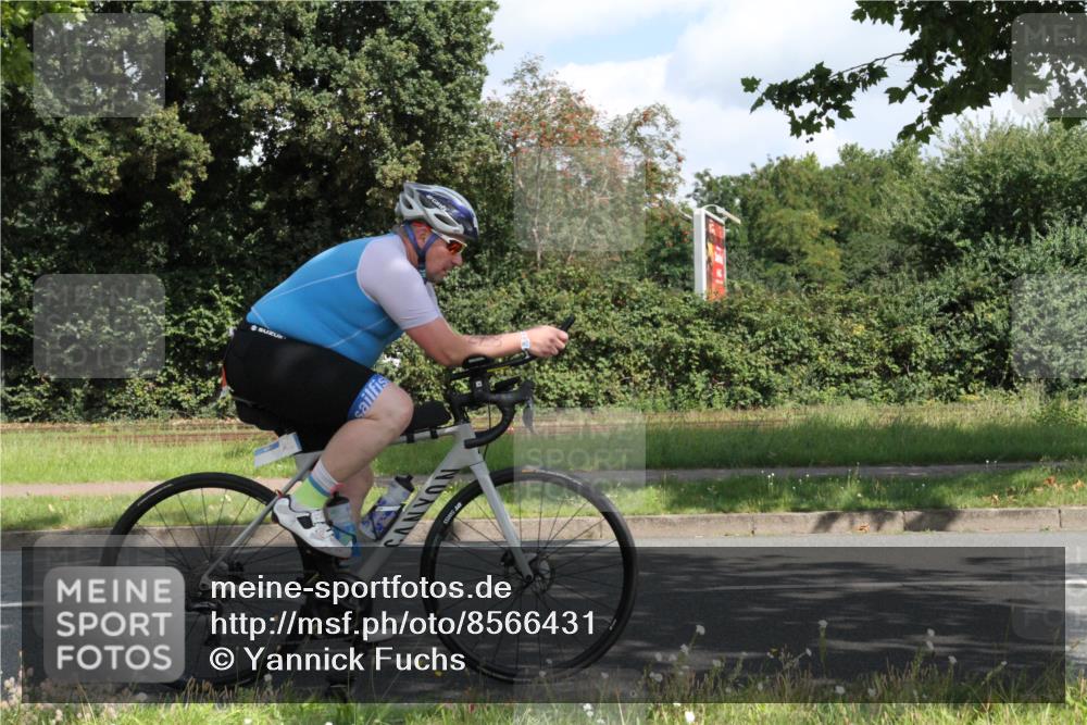 10.08.2025 - GEWOBA Citytriathlon Bremen Yannick Fuchs http://msf.ph/oto/8566431 10.08.2025 12:17:00 Radfahren 822, 877, 915, 956, 1010, 1035, 1037, 1039 meine-sportfotos.de