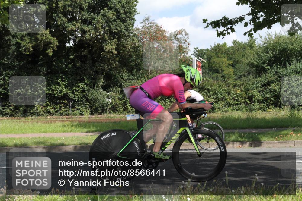 10.08.2025 - GEWOBA Citytriathlon Bremen Yannick Fuchs http://msf.ph/oto/8566441 10.08.2025 12:17:09 Radfahren 877, 956, 1037 meine-sportfotos.de