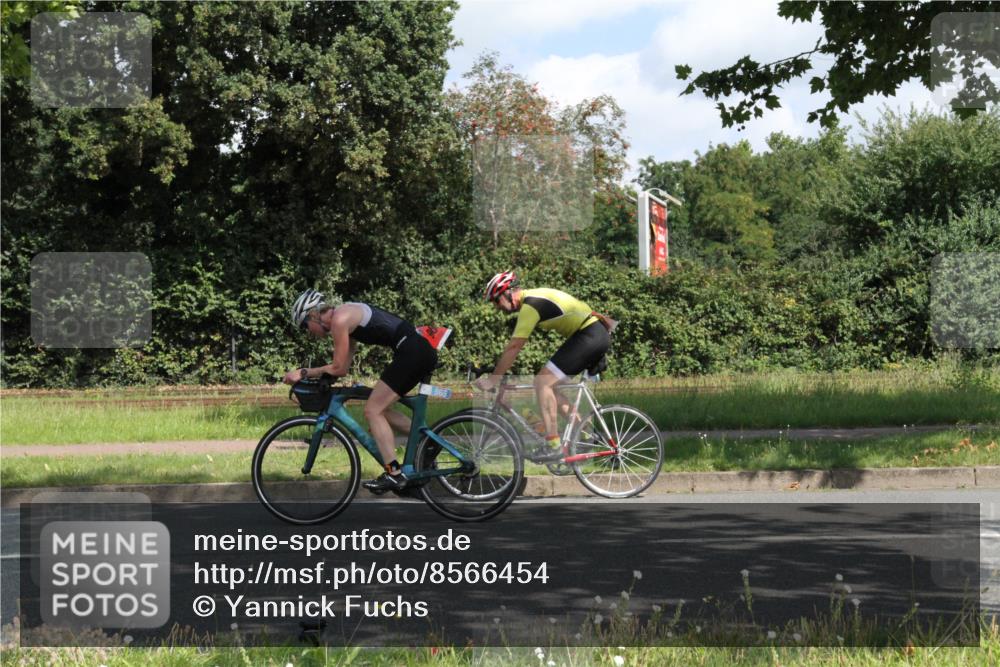 10.08.2025 - GEWOBA Citytriathlon Bremen Yannick Fuchs http://msf.ph/oto/8566454 10.08.2025 12:17:15 Radfahren 671, 856, 956, 1037 meine-sportfotos.de