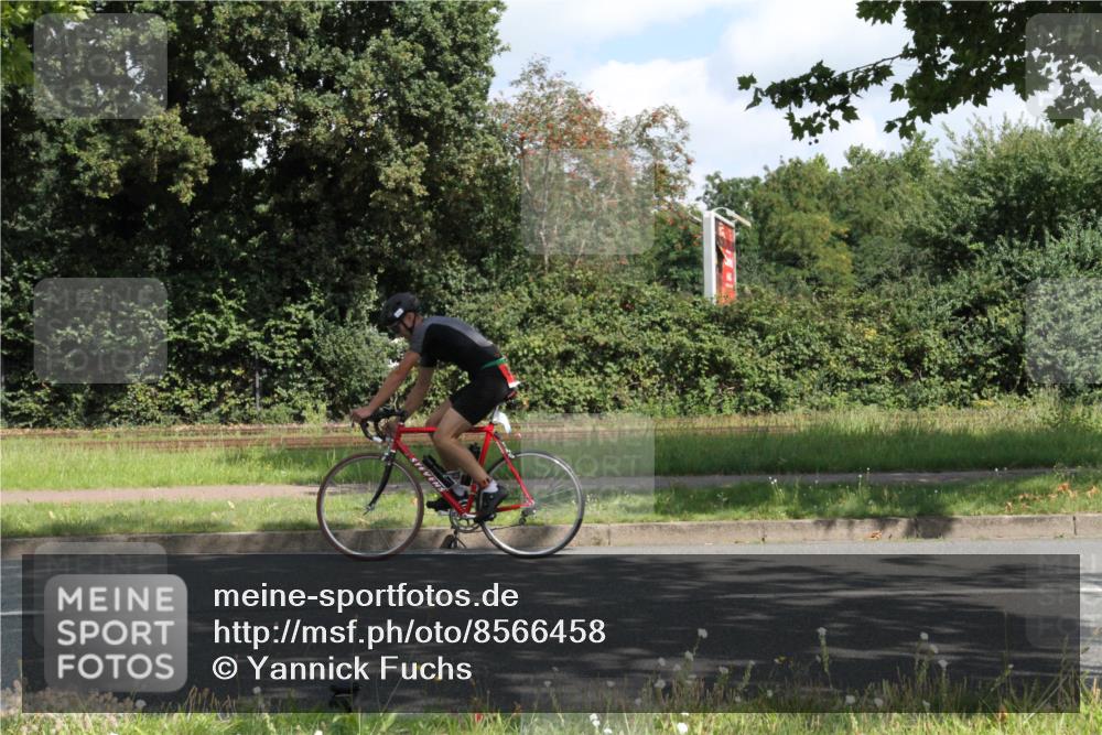 10.08.2025 - GEWOBA Citytriathlon Bremen Yannick Fuchs http://msf.ph/oto/8566458 10.08.2025 12:17:17 Radfahren 671, 856, 956, 1037 meine-sportfotos.de