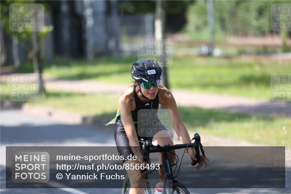 10.08.2025 - GEWOBA Citytriathlon Bremen Yannick Fuchs http://msf.ph/oto/8566493 10.08.2025 14:58:16 Radfahren 425, 512, 515 meine-sportfotos.de