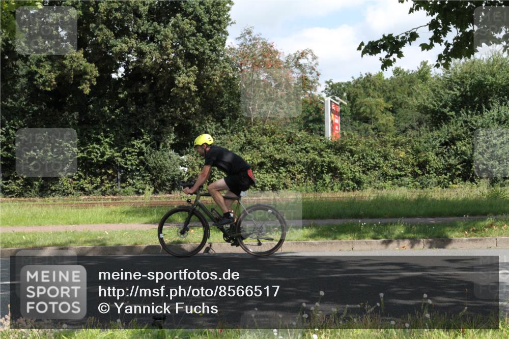 10.08.2025 - GEWOBA Citytriathlon Bremen Yannick Fuchs http://msf.ph/oto/8566517 10.08.2025 12:17:51 Radfahren 560, 566, 741, 765, 867, 933, 1025 meine-sportfotos.de