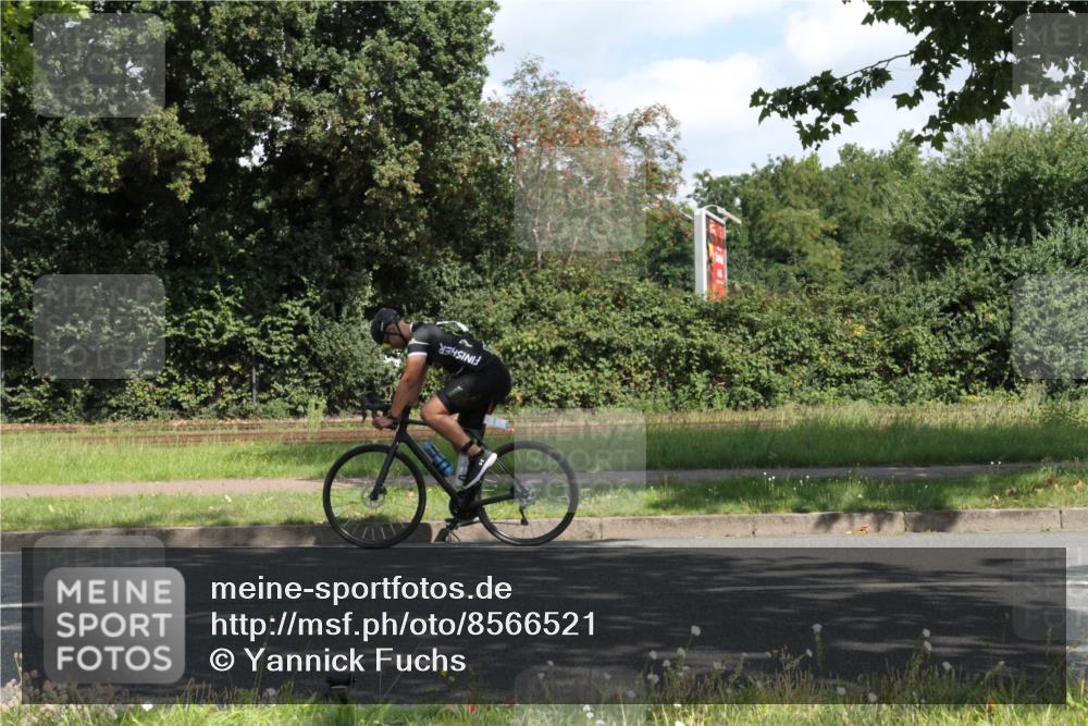 10.08.2025 - GEWOBA Citytriathlon Bremen Yannick Fuchs http://msf.ph/oto/8566521 10.08.2025 12:17:53 Radfahren 560, 566, 741, 765, 794, 867, 933, 1025 meine-sportfotos.de