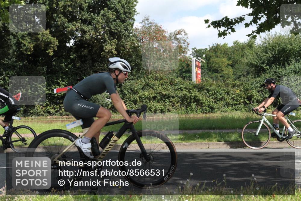 10.08.2025 - GEWOBA Citytriathlon Bremen Yannick Fuchs http://msf.ph/oto/8566531 10.08.2025 12:17:57 Radfahren 553, 560, 566, 741, 765, 794, 833, 867, 933, 966, 977, 1025 meine-sportfotos.de