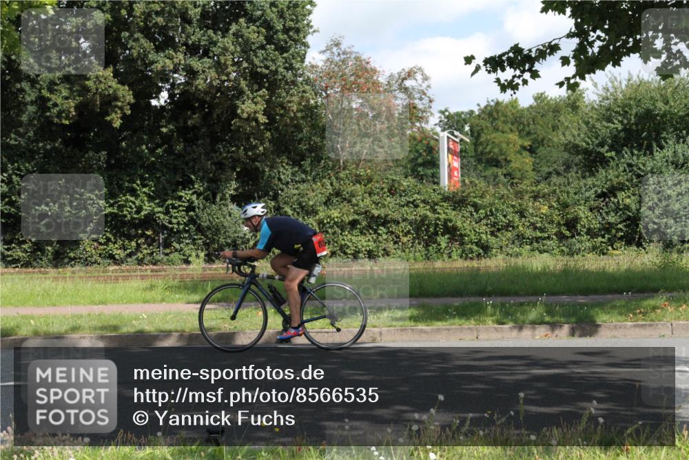 10.08.2025 - GEWOBA Citytriathlon Bremen Yannick Fuchs http://msf.ph/oto/8566535 10.08.2025 12:17:59 Radfahren 553, 560, 566, 582, 741, 765, 794, 833, 867, 933, 966, 977 meine-sportfotos.de