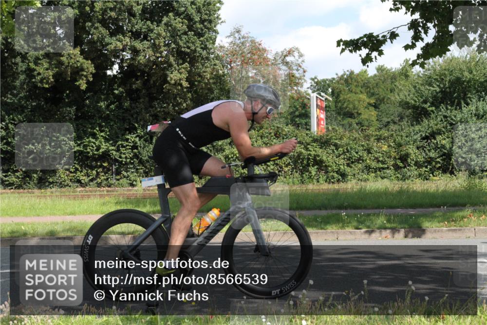 10.08.2025 - GEWOBA Citytriathlon Bremen Yannick Fuchs http://msf.ph/oto/8566539 10.08.2025 12:18:02 Radfahren 553, 560, 579, 582, 741, 765, 794, 833, 867, 933, 966, 977 meine-sportfotos.de