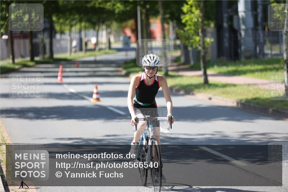 10.08.2025 - GEWOBA Citytriathlon Bremen Yannick Fuchs http://msf.ph/oto/8566540 10.08.2025 15:00:07 Radfahren 339 meine-sportfotos.de