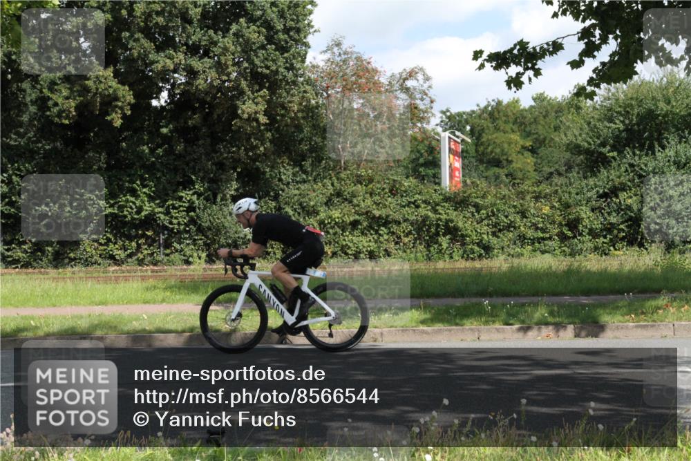 10.08.2025 - GEWOBA Citytriathlon Bremen Yannick Fuchs http://msf.ph/oto/8566544 10.08.2025 12:18:04 Radfahren 553, 560, 579, 582, 741, 765, 794, 833, 867, 933, 966, 977 meine-sportfotos.de