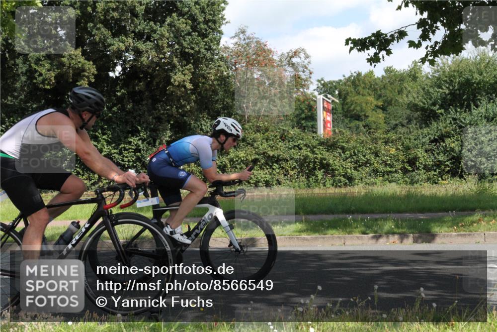 10.08.2025 - GEWOBA Citytriathlon Bremen Yannick Fuchs http://msf.ph/oto/8566549 10.08.2025 12:18:06 Radfahren 553, 579, 582, 741, 765, 794, 833, 867, 914, 933, 966, 977 meine-sportfotos.de