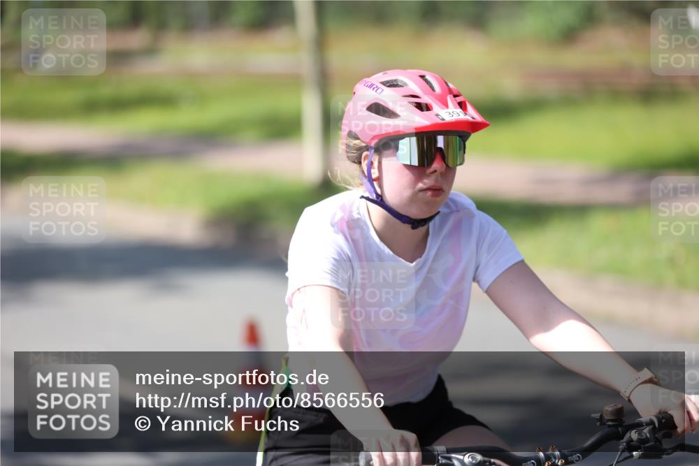 10.08.2025 - GEWOBA Citytriathlon Bremen Yannick Fuchs http://msf.ph/oto/8566556 10.08.2025 15:02:43 Radfahren 236, 391 meine-sportfotos.de