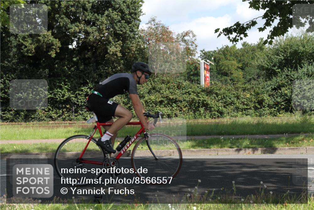 10.08.2025 - GEWOBA Citytriathlon Bremen Yannick Fuchs http://msf.ph/oto/8566557 10.08.2025 12:18:11 Radfahren 553, 579, 582, 794, 833, 867, 914, 966, 973, 977 meine-sportfotos.de